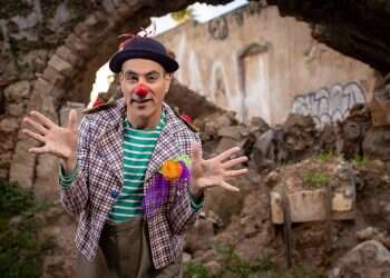 Power of laughter: IDF medical clown volunteers with Ukrainian refugees