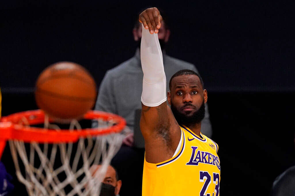 LeBron James attends Lakers training session with a t-shirt of