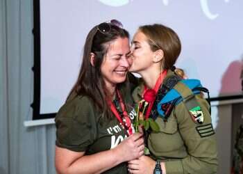 Lone IDF soldiers reunite with mothers in Jerusalem