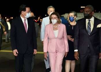 US House Speaker Pelosi arrives in Taiwan, defying Beijing