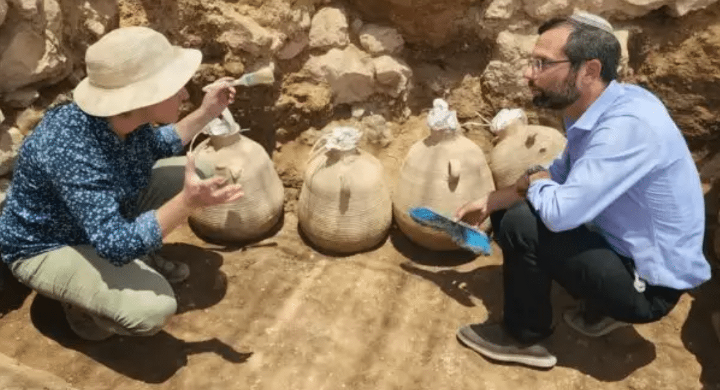 Great jugs! 5 Talmudic-era storage vessels unearthed in Shiloh