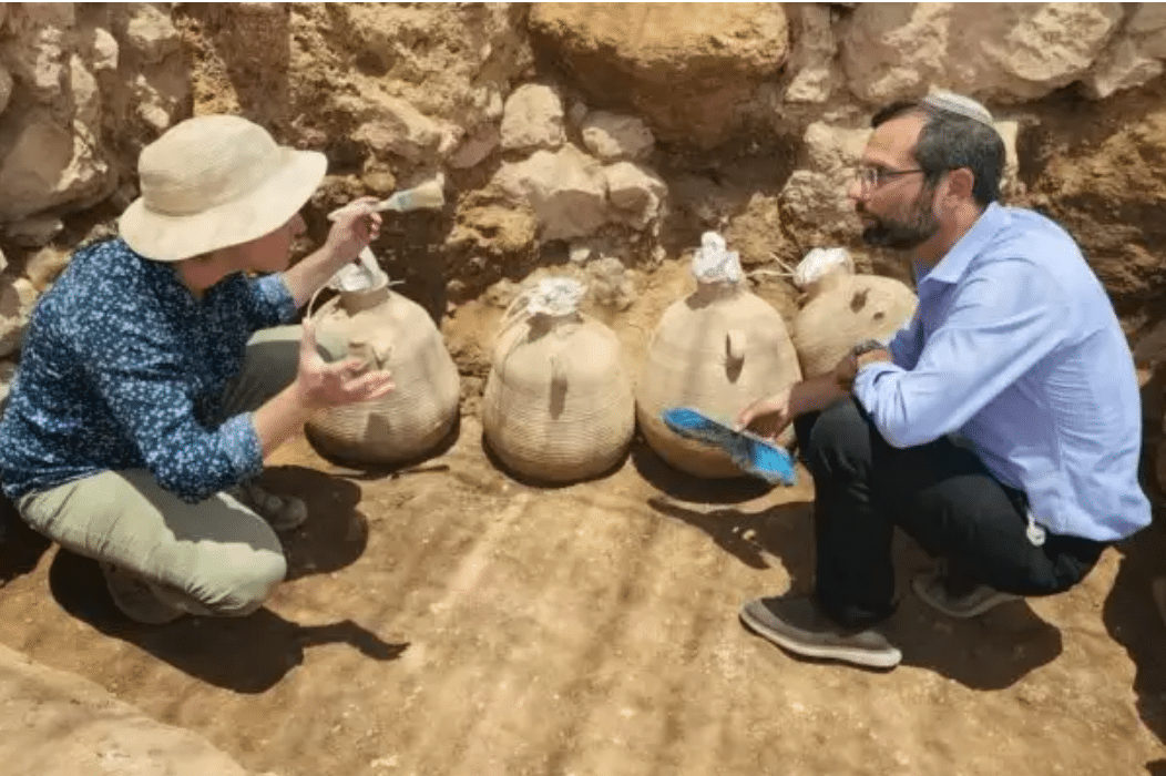 Great jugs! 5 Talmudic-era storage vessels unearthed in Shiloh