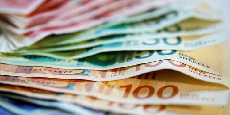 Shekel falls to its lowest level versus dollar since July