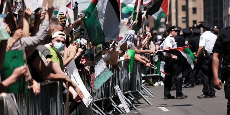 Report: Over 90% of slanted articles in top US campus papers biased against Israel