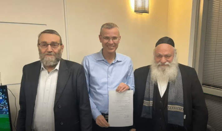 Likud and United Torah Judaism sign an interim coalition deal