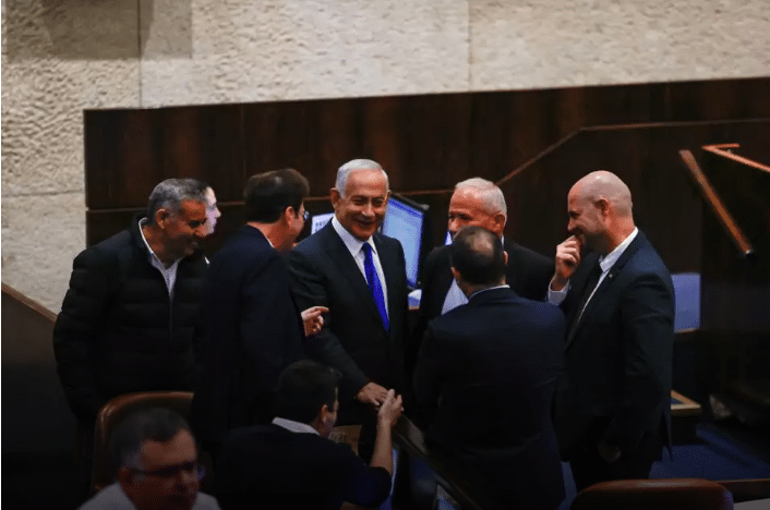 Incoming Prime Minister Benjamin Netanyahu surrounded by lawmakers