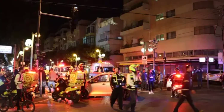 3 injured in Tel Aviv shooting, terrorist killed