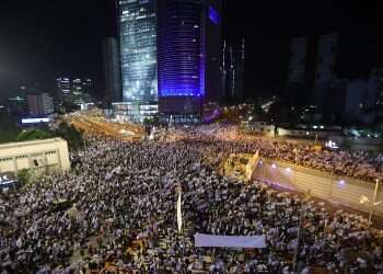 Israelis protest legal changes before nation's 75th birthday