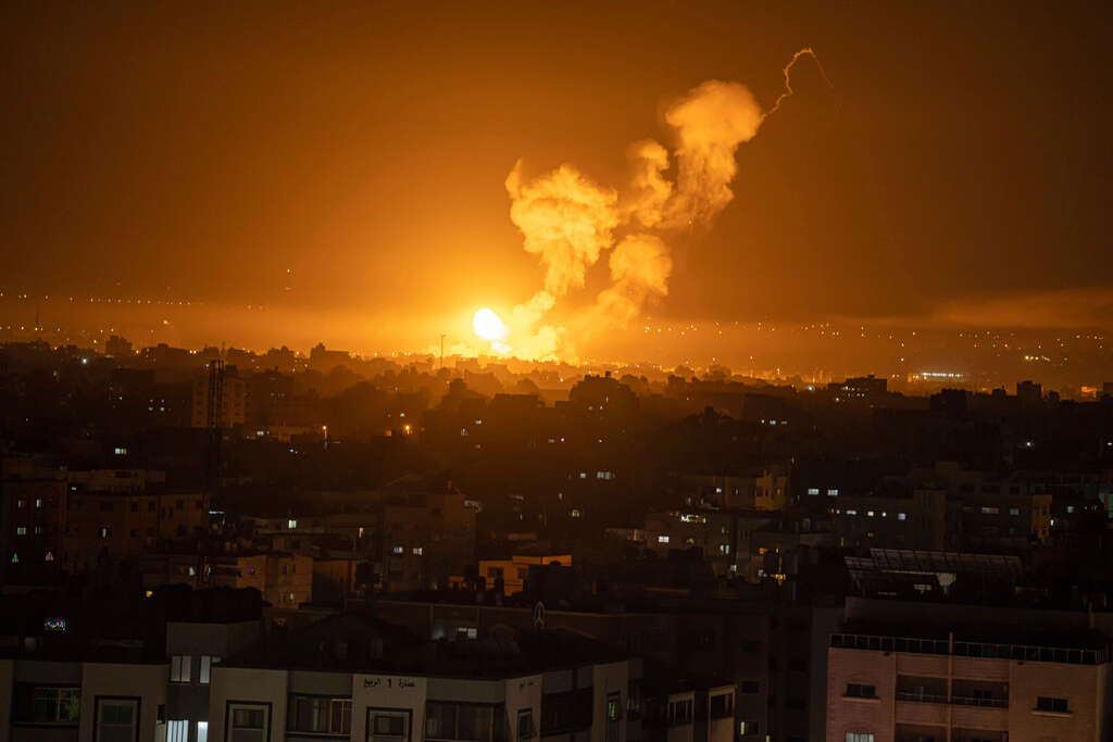 card On the Flour Massacre, Israel Hayom writes: "Israel says troops fired only on individuals posing threat; no massacre"