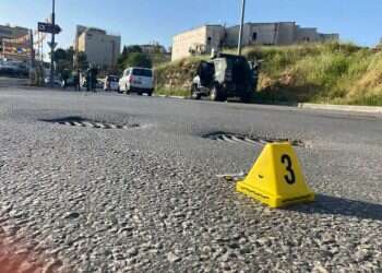 2 wounded in Jerusalem shooting attack; manhunt underway