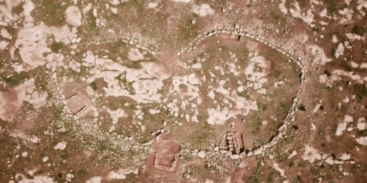 Where it all began: Foot-shaped compounds shed light on early stages of Jewish religion