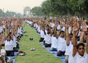 India's president starts US visit with yoga on UN lawn