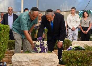 Police find letter threatening PM Netanyahu on brother's grave