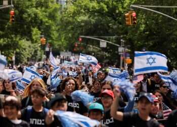 Celebration, anti-reform protest overlap at NYC's Celebrate Israel Parade