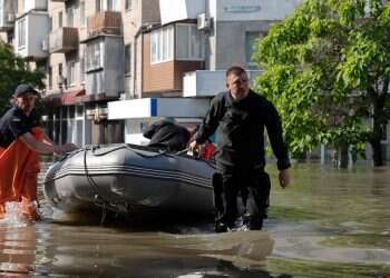 Ukrainians make desperate escape from floods after dam collapse