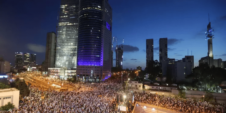 Mass protest against judicial reform held in Tel Aviv for 22nd straight week