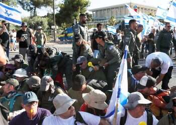 Protesters block road leading to Knesset as MKs poised to pass key bill