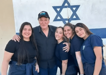 Quentin Tarantino visits IDF soldiers serving in south