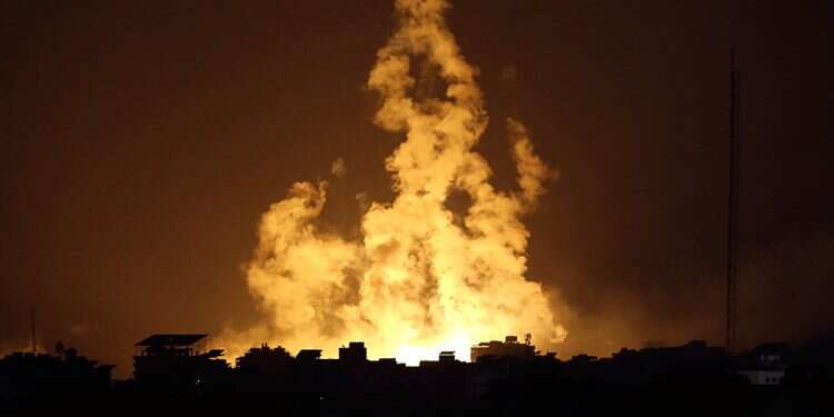 Israeli troops surround Gaza City; US confirms nuclear submarine in area