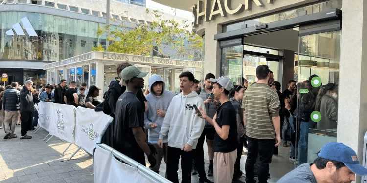 Shake Shack made aliyah; we checked it out