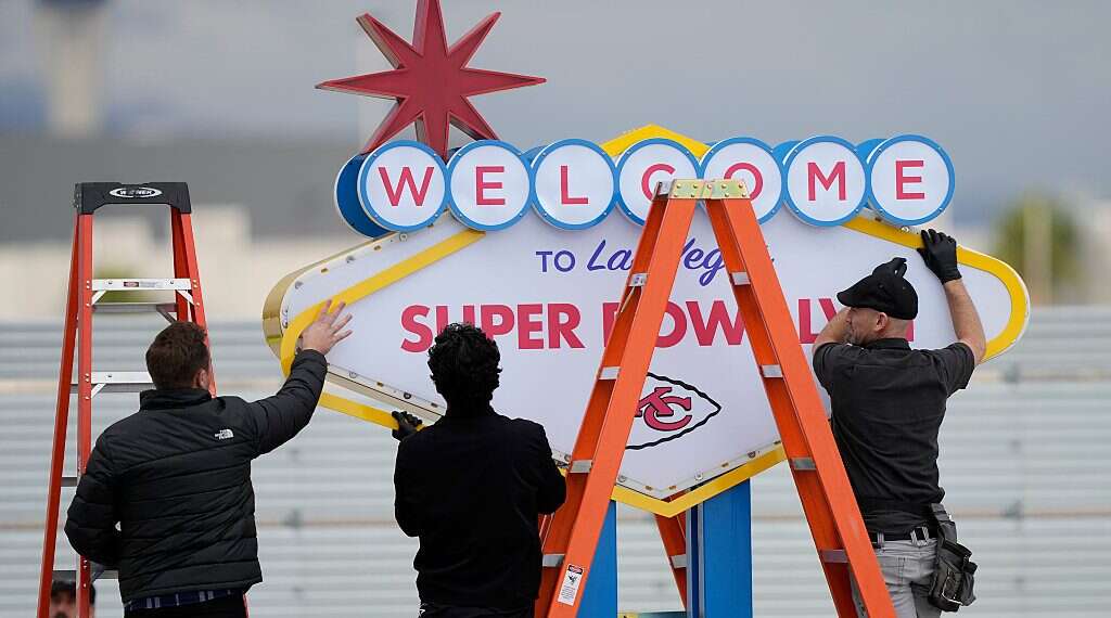 A great Las Vegas Super Bowl': Fans describe 'electric' energy –