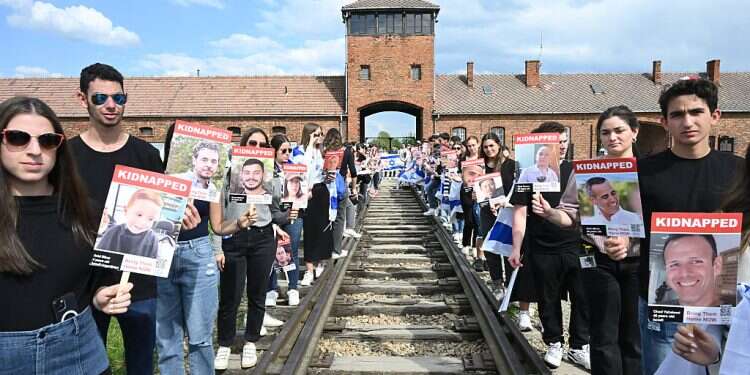 March of the Living remembers 6 million who perished in Holocaust