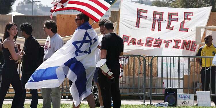 Violent clashes between Israel supporters, pro-Palestinian protesters at UCLA