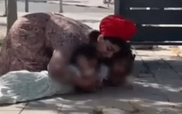 Mother shields daughters with body during sderot rocket barrage