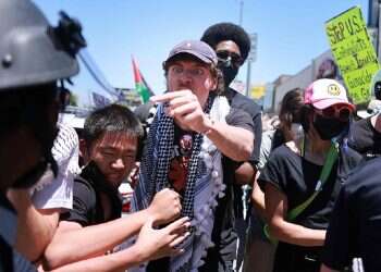 LA synagogue becomes flashpoint as pro-Palestinian and Israel supporters clash