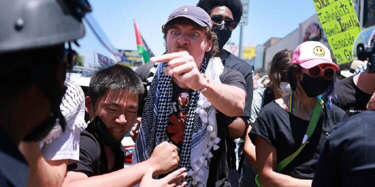LA synagogue becomes flashpoint as pro-Palestinian and Israel supporters clash