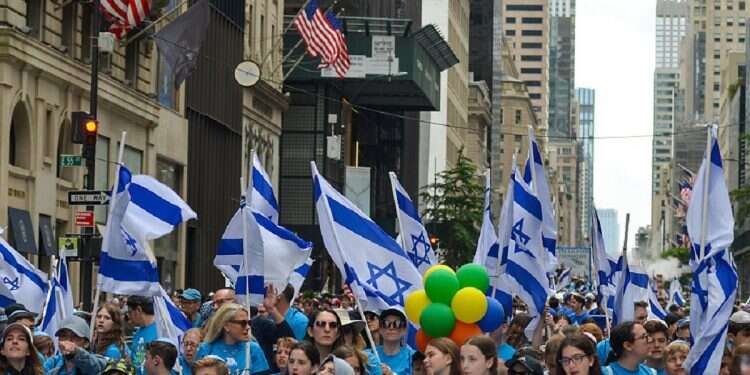 WATCH: Thousands attend Israel Day parade in New York, demand 'Bring Them Home'