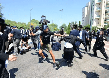 Haredim storm induction center; 7 arrested