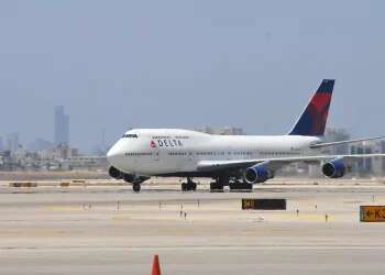 Delta considers dropping 'Ladies and gentlemen'