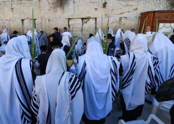 WATCH: Tens of thousands gather at Western Wall for Priestly Blessing