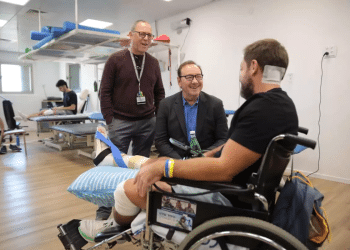 Kevin Spacey meets wounded IDF soldiers during Israel visit