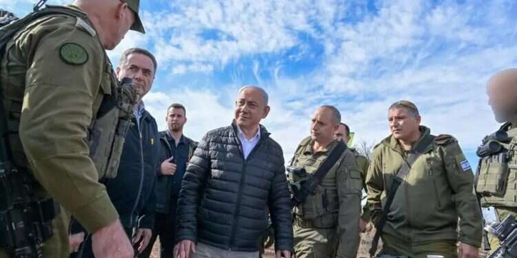 Netanyahu tours Syrian border, extends 'hand of peace'