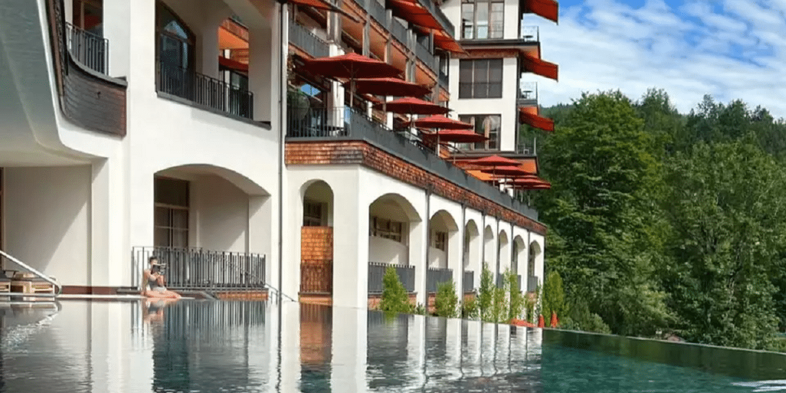 German hotel's Israeli flag display leads to surge in bookings