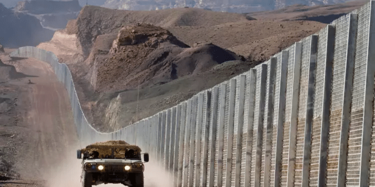 Egypt increases Sinai military presence, violates peace treaty