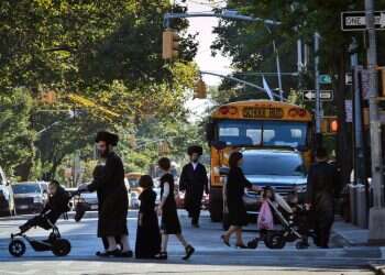 Borough Park in chaos as anti-Israel protesters brawl with Jews