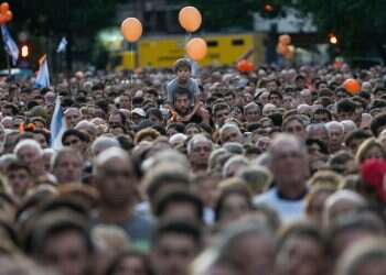 Thousands march in Buenos Aires for Bibas family