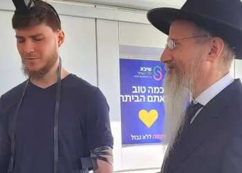 Hostage dons tefillin as first act of freedom