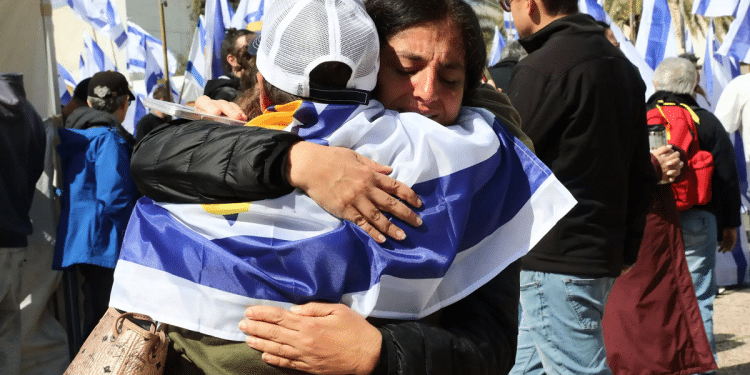 Heartbreaking homecoming: Israelis defy weather to embrace hostages