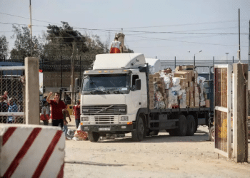 Israel stops all humanitarian aid to Gaza