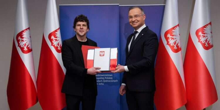 Jewish Oscar winner granted Polish citizenship