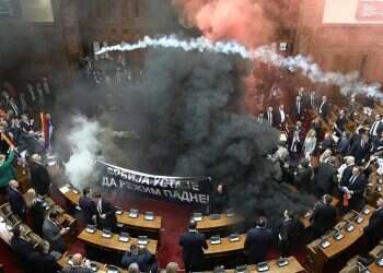 Protesters smoke bomb Serbian parliament