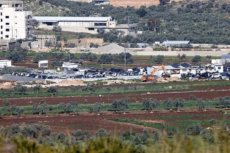 Car chop shop near the "smugglers' highway" in Judea and Samaria